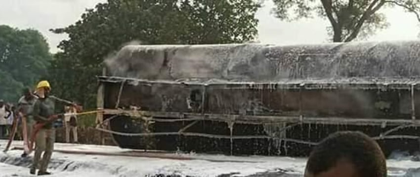 Более 90 человек сгорели в Нигерии, пытаясь собрать разлившийся бензин