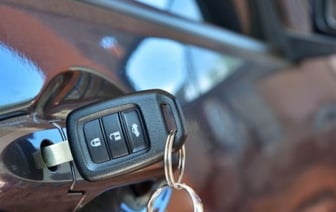 Белорусы организовали незаконный бизнес по продаже несуществующих авто. Чем закончилась история