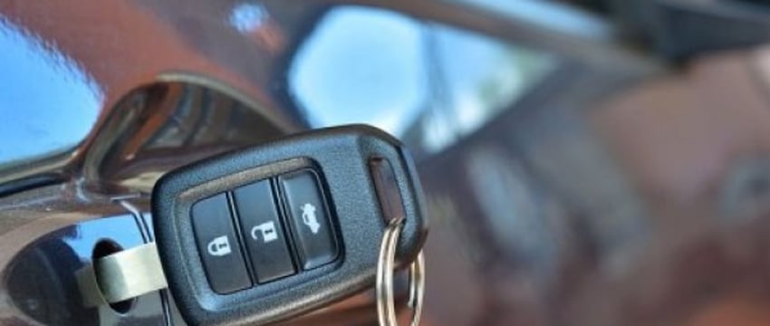 Белорусы организовали незаконный бизнес по продаже несуществующих авто. Чем закончилась история