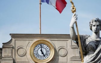 Во Франции начались внеочередные парламентские выборы