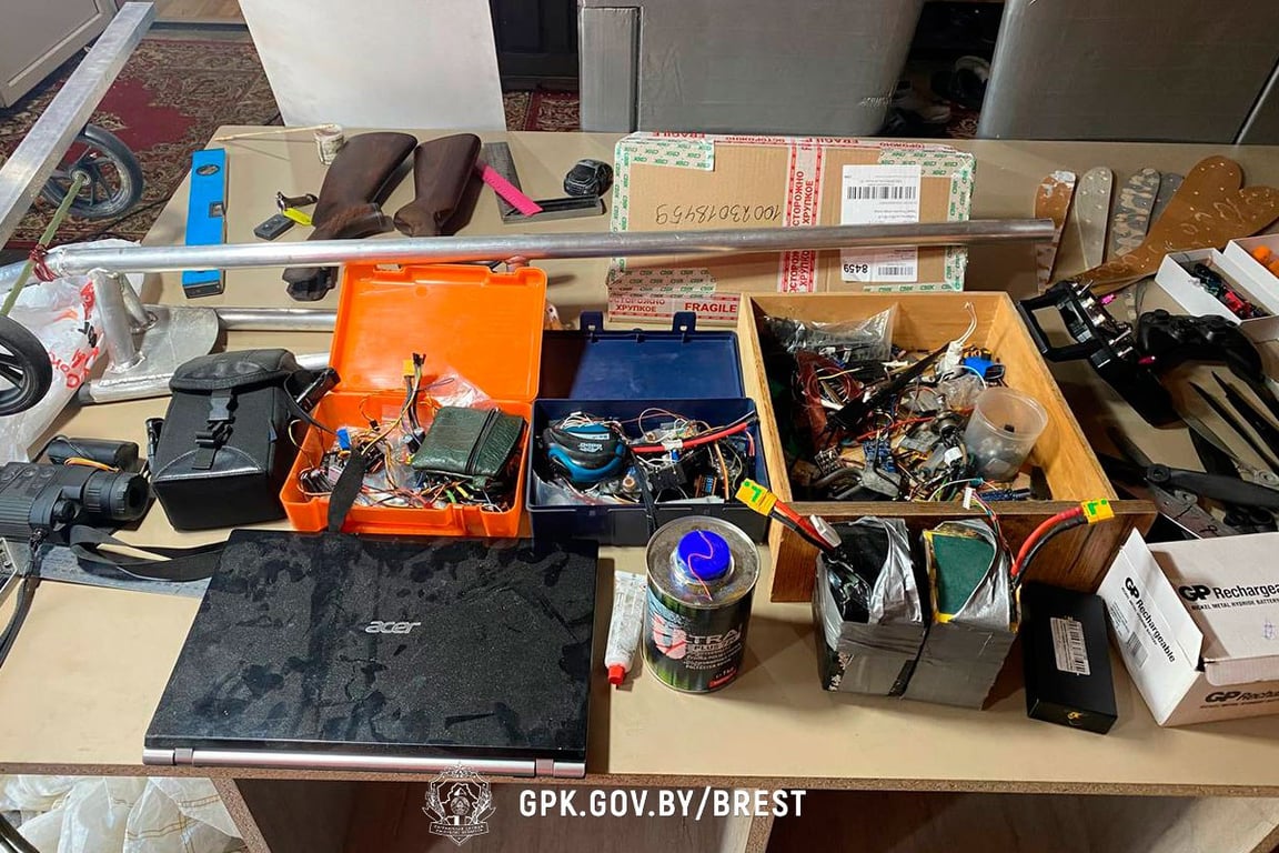 Брестские пограничники обнаружили и изъяли комплектующие к беспилотникам