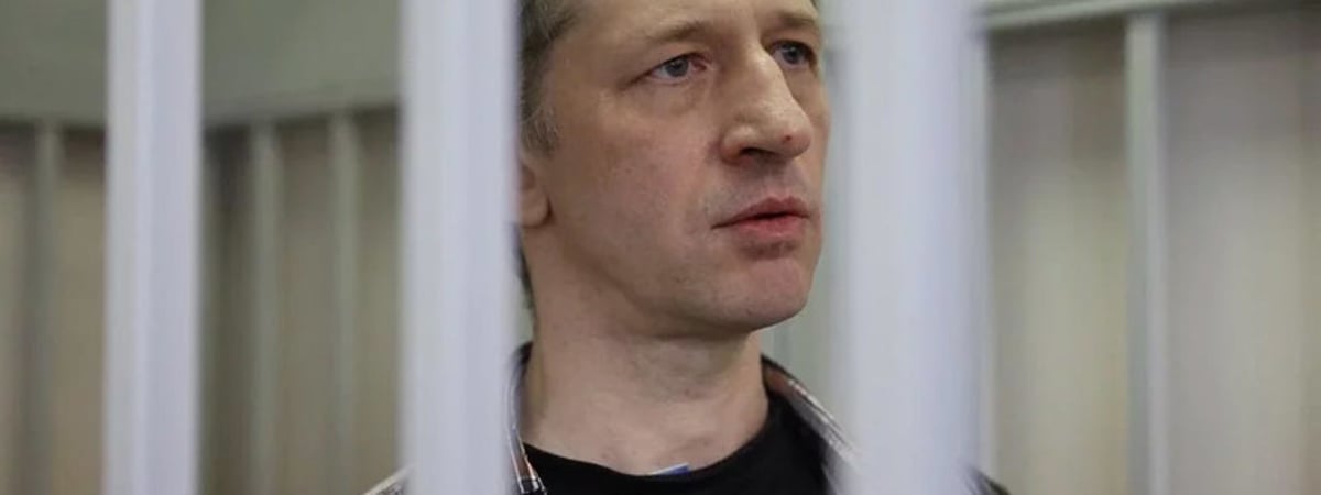 Российскому журналисту дали семь лет колонии по делу о «фейках» в армии. В последнем слове он на коленях извинился перед украинцами