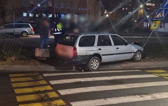 В Бресте пьяный водитель врезался забор и дорожный знак