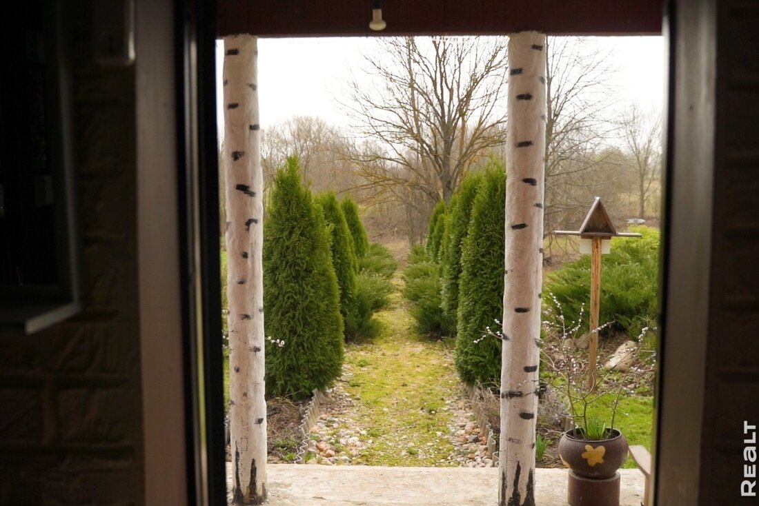 Белоруска восстанавливает родовое гнездо в глухой деревне у реки