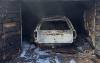 Пожар в Белоозерске: горел автомобиль в гараже