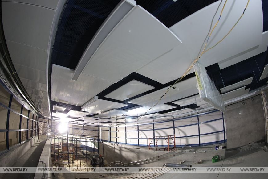 Светильники-облака и облицовка гранитом. Смотрите, как строятся новые станции третьей линии минского метро