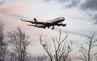 Авиакомпании приостанавливают полеты из-за роста напряженности на Ближнем Востоке