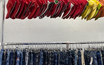 «Ожидается осложнение условий работы». Как секонд-хенды в Беларуси будут адаптироваться к новым реалиям?