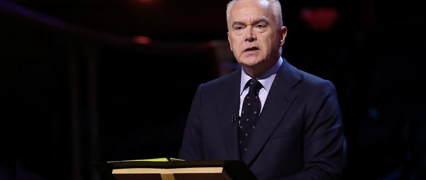 Бывшему ведущему Би-Би-Си Хью Эдвардсу предъявлены обвинения в распространении непристойных детских фотографий.