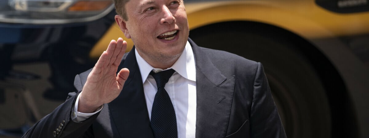 Маск подал в суд на создателей ChatGPT и обвинил их в предательстве человечества