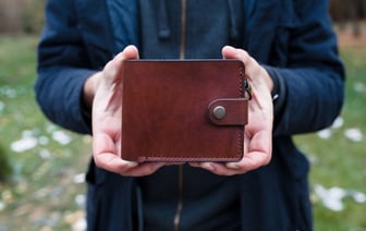 Белорусским компаниям напомнили о штрафах за выплату зарплаты раз в месяц. А если работник отказался от аванса?