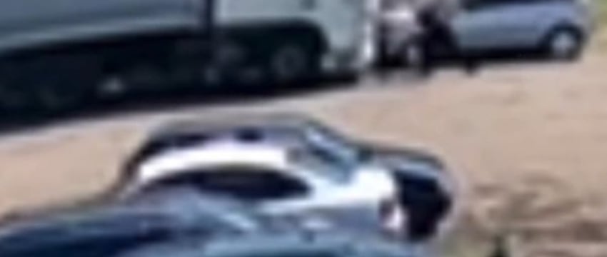 Дальнобойщик попал под колеса фуры. От полученных травм он скончался