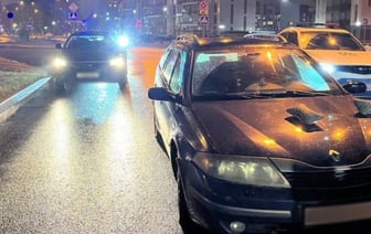 Жуткое видео: на полном ходу машина сбила двух пешеходов