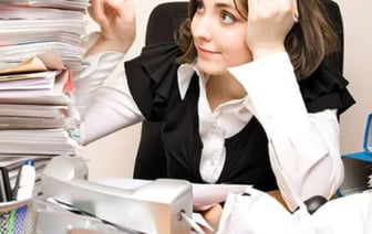 Может ли наниматель выписывать премию за работу в выходные вместо доплаты? Ответ дали в Минтруда