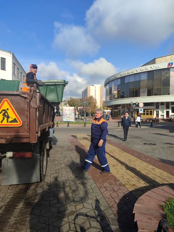 На улицах Бреста начали расставлять ящики с песком