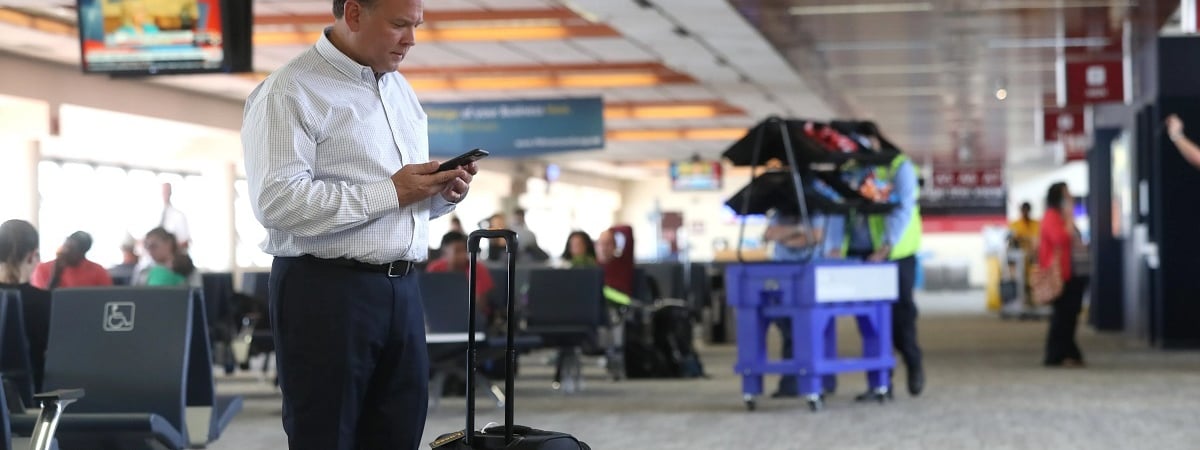 МИД велел некоторым белорусам следить за новостями авиакомпаний. Зачем?