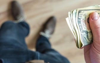 Житель Брестского района отдал $680 за деревянный брусок. Вот что произошло