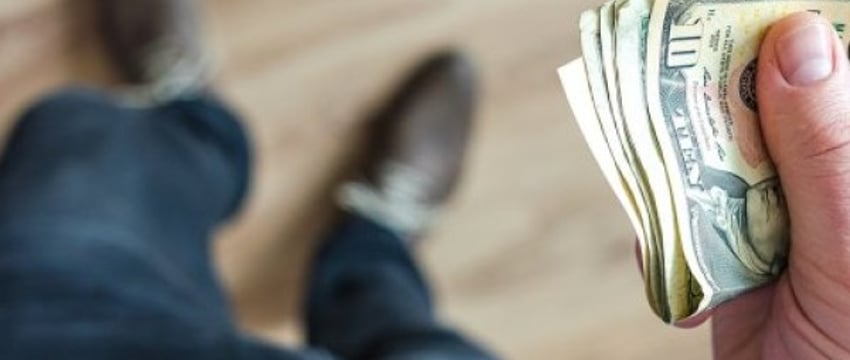 Житель Брестского района отдал $680 за деревянный брусок. Вот что произошло