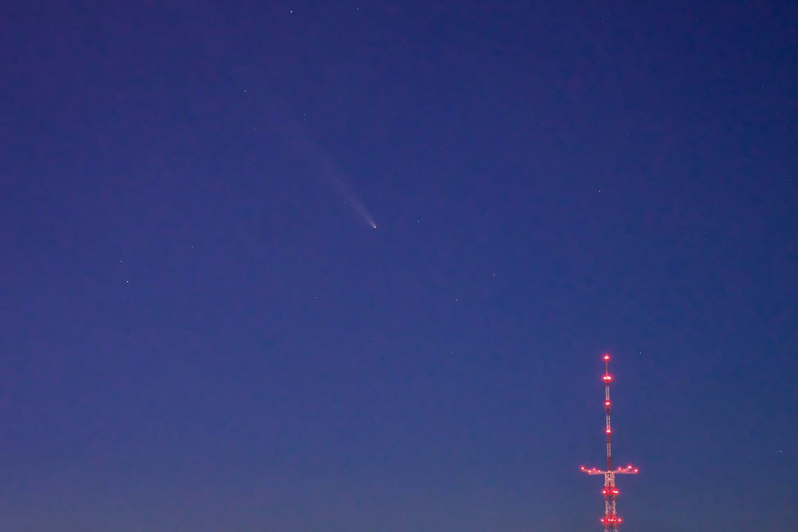 Комета C/2023 A3 (Цзыцзиньшань — ATLAS) / (Tsuchinshan–ATLAS) над Витебском. Фото Сергея Серебро