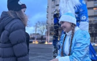 Новогодний патруль в Бресте: вместо полосатого жезла – волшебный посох!