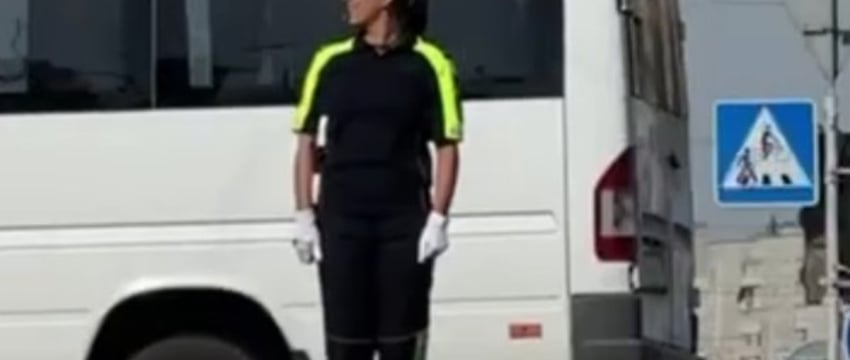 Красота спасет мир! Женщина-регулировщик растопила сердца TikTok