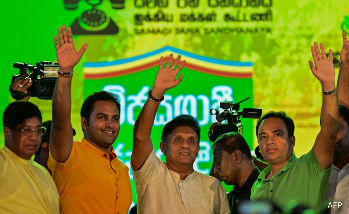 Sri Lankas Samagi Jana Balawegaya party leader Sajith Premadasa waves to supporters.