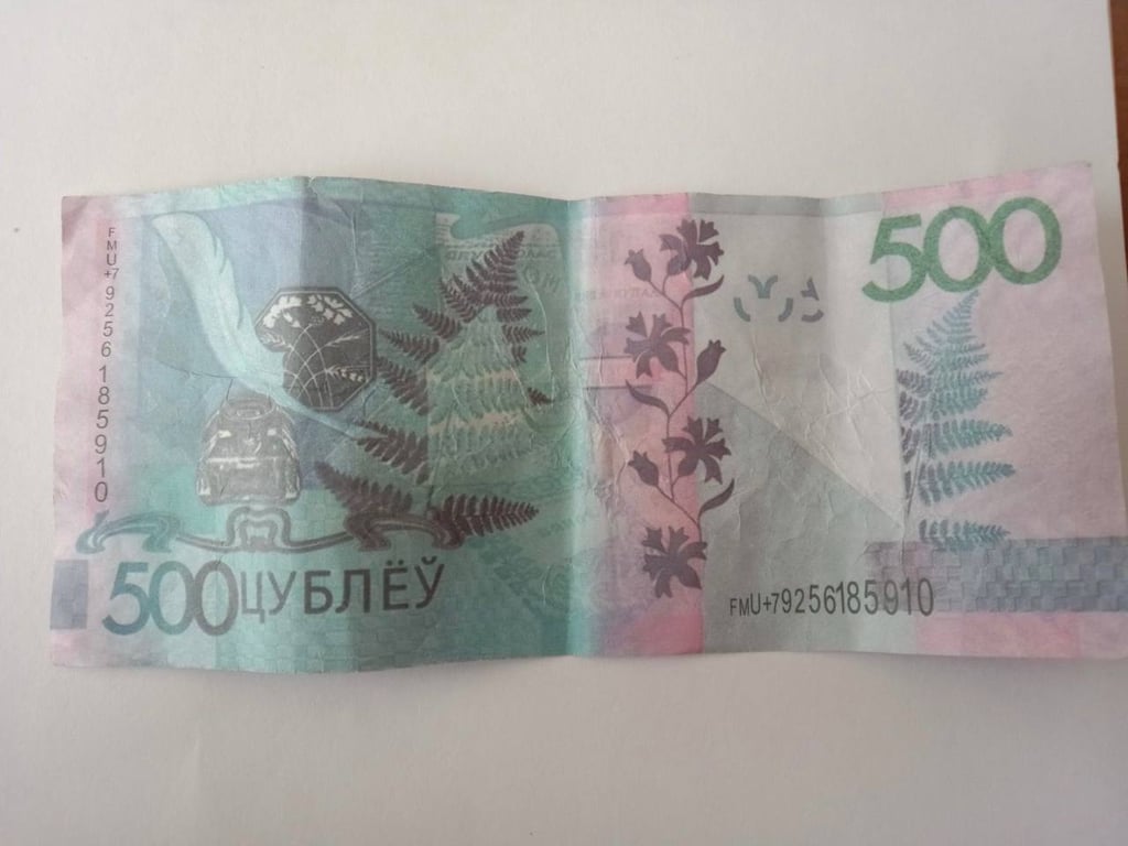 Женщина попросила знакомого обменять «500 цублёў». Вот что бывает за такие просьбы