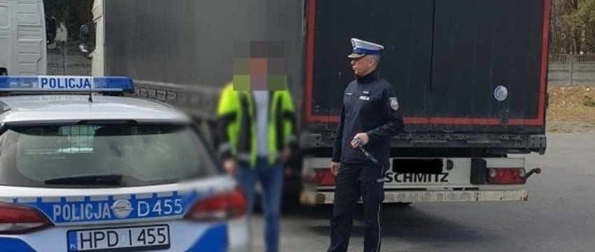 В Польше дальнобойщик из Беларуси хотел проехать вне очереди по поддельному документу