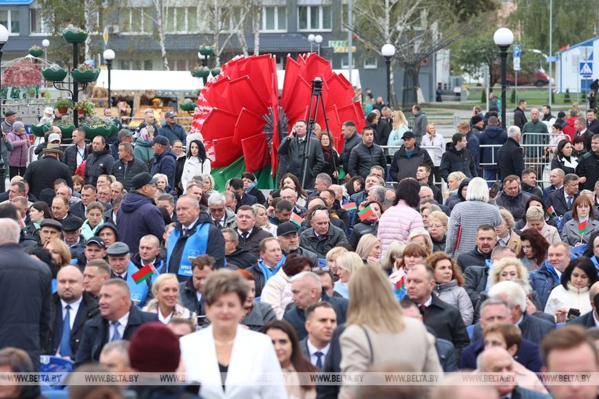 Александр Лукашенко принимает участие в фестивале-ярмарке »Дажынкi-2024», которые проходят в городе Микашевичи Брестской области