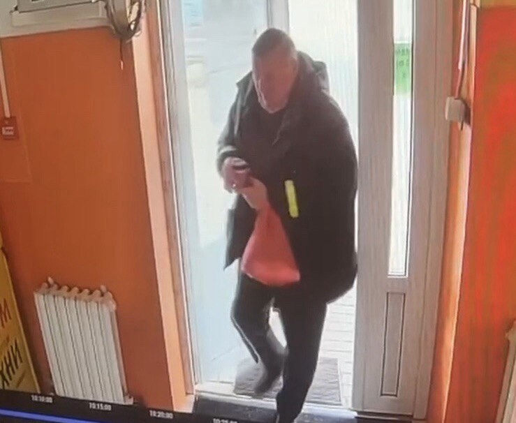 В Беларуси прохожий разлил горячий кофе на лобовое стекло автомобиля. Какое грозит наказание?