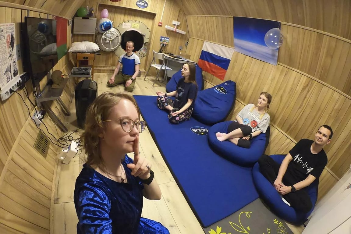 Прогулялась по кратерам и вырастила помидоры. Белоруска рассказала, как «слетала» на Луну