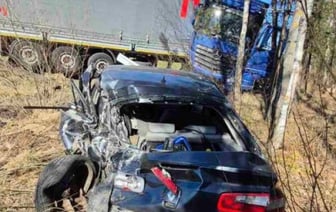 Mercedes с пьяным водителем врезался в остановившийся Renault. Подробности ДТП в Брестской области