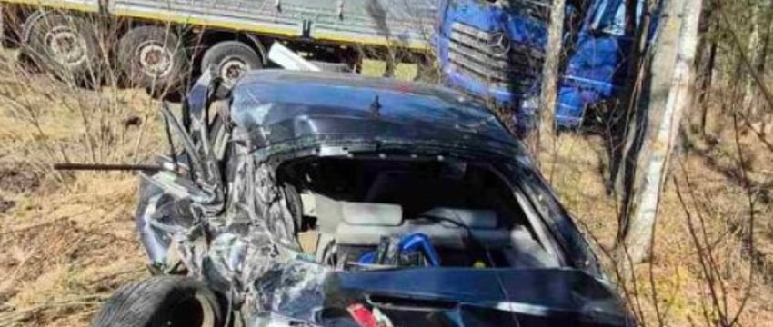 Mercedes с пьяным водителем врезался в остановившийся Renault. Подробности ДТП в Брестской области