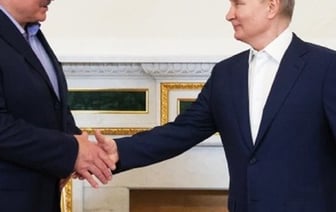 Лукашенко поздравил Путина с победой на выборах