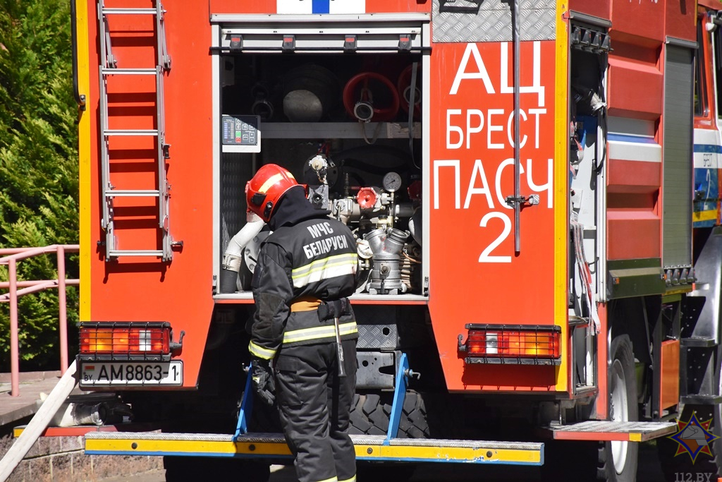 Что брестские спасатели делали в областном роддоме? Рассказываем