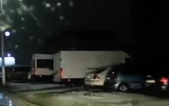 Нетрезвый мужчина решил обучить вождению свою знакомую. Для обоих это закончилось печально