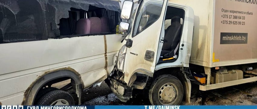 Маршрутка протаранила остановку в Минске — пять человек доставлены в больницу