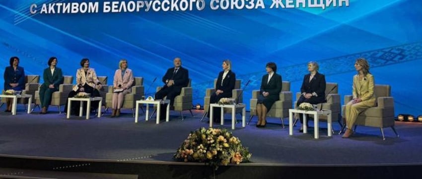 Режим работы детсадов нужно подстроить под родителей - Лукашенко