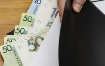 Медработник брала взятки за поддельные больничные. Накажут и врача, и пациентов