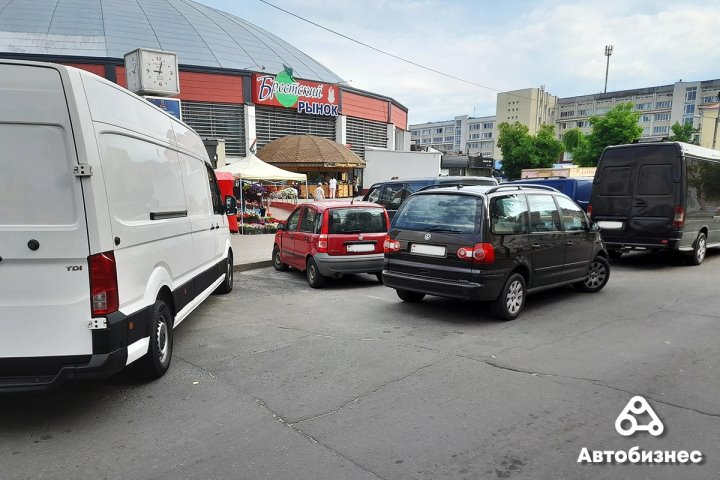 Парковочный коллапс на Пушкинской в Бресте: есть ли выход?