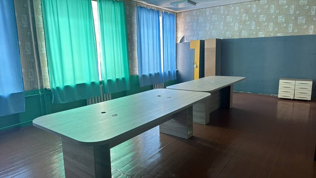 Купил под Брестом сельскую школу и сделал из нее современный глэмпинг. Оцените результат