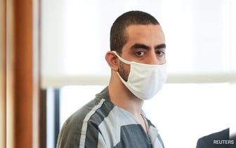 Мужчине, напавшему на Салмана Рушди, предъявлены федеральные обвинения в терроризме.