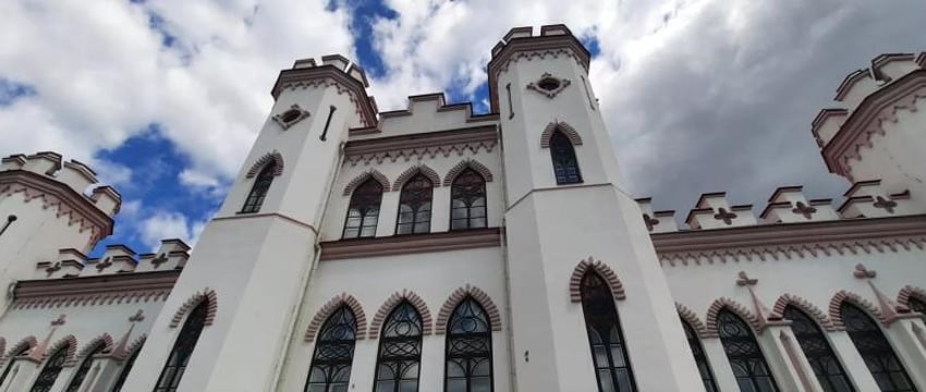 Замки Беларуси с привидениями: где и за сколько можно переночевать