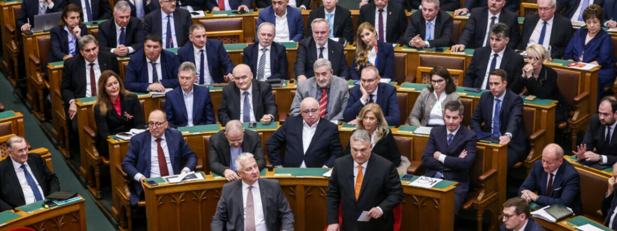 «Называл грузин крысами» — Орбан и правящая партия отказались почтить память Навального в парламенте Венгрии