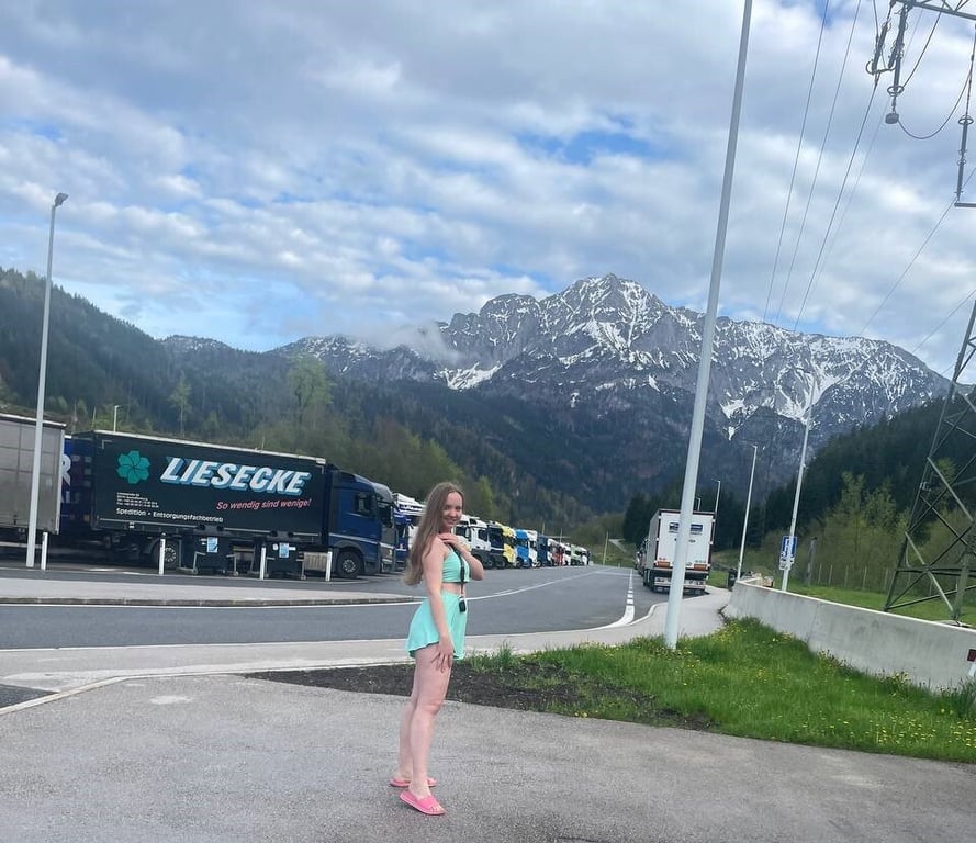 Девушка из Брестской области колесит по Европе на Mercedes-Benz Actros