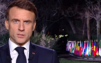 Макрон в новогоднем обращении призвал остановить Россию