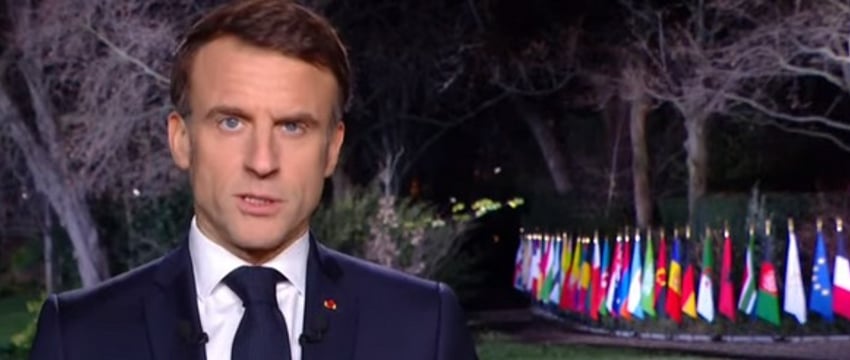 Макрон в новогоднем обращении призвал остановить Россию