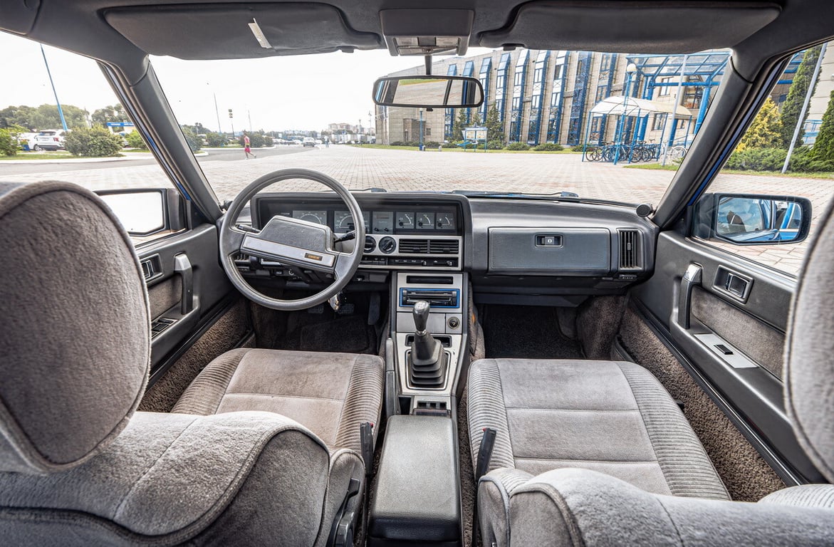 Это судьба! Брестчанин спустя 20 лет вернул и восстановил свою Mazda 929 из 80-х