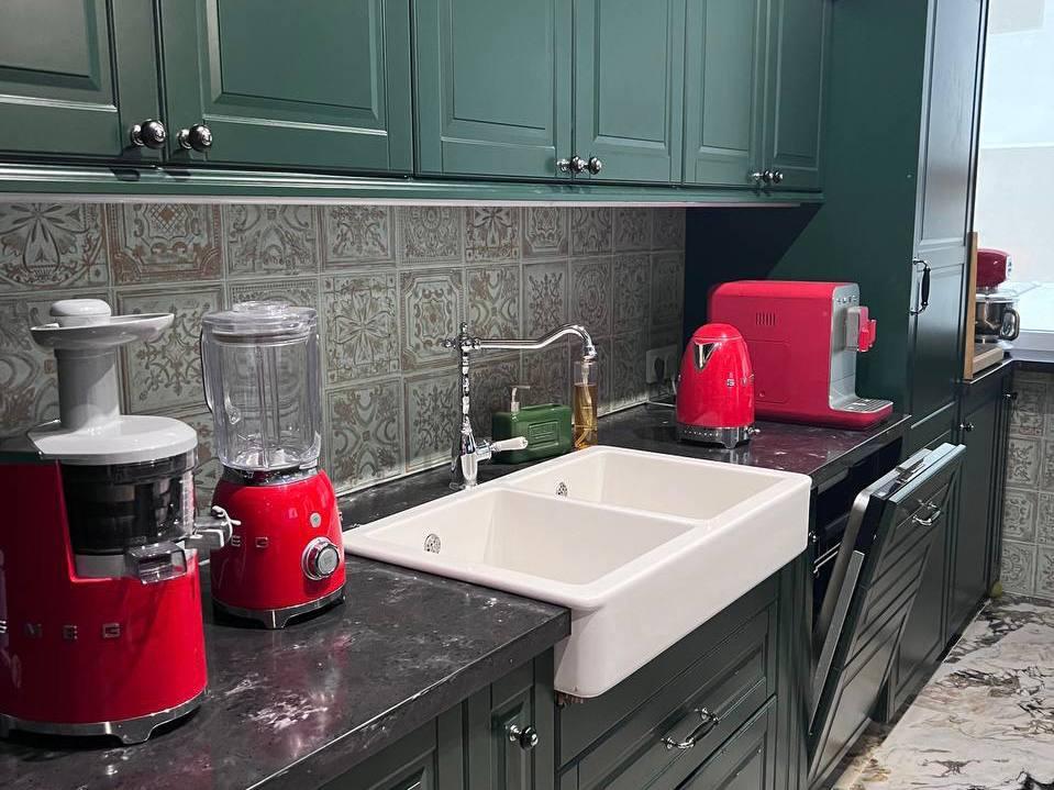 «Вложили в ремонт половину стоимости». Как семейная пара смогла позволить себе квартиру мечты?