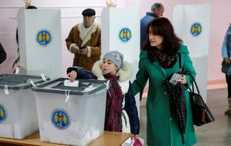 В Молдове объявили «день тишины» накануне выборов и референдума. Кому предсказали победу соцопросы?